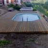 Kültéri fa padló burkolat építés medence mellé Fa terasz padló burkolat építés